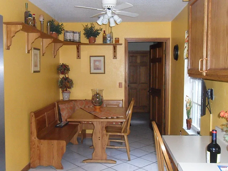 Kitchen and laundry entry
