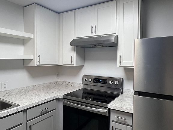 4th image of 894 N Leroy St #2