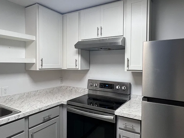 894 N Leroy St #2 — Photo 4