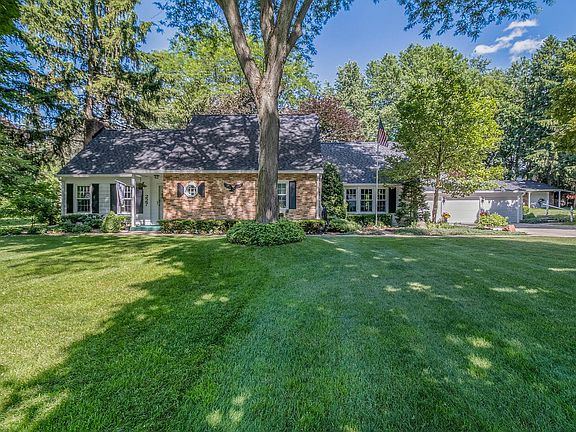 2nd image of 227 W Hamilton Ln