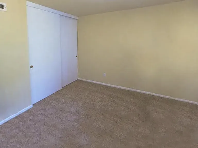 7131 Princess View Dr — Photo 12