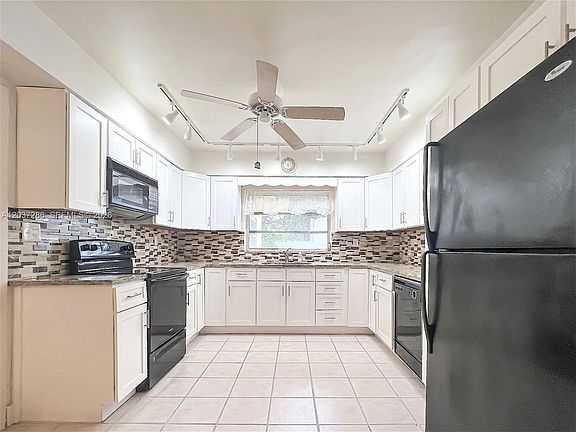 3rd image of 192 SW 62nd Ter