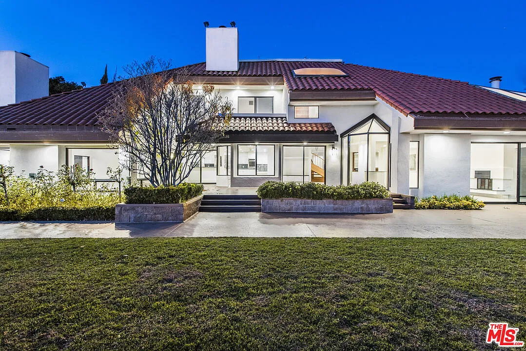 4 bed, 6.0 bath, 5273 sqft, $17,500 — Photo 4