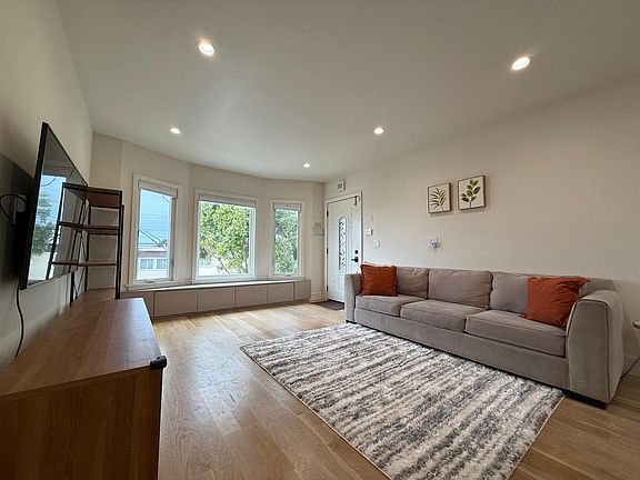 2nd image of 519 San Diego Ave