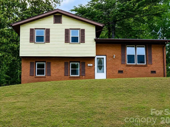 5001 Springview Rd, Charlotte, NC 28213