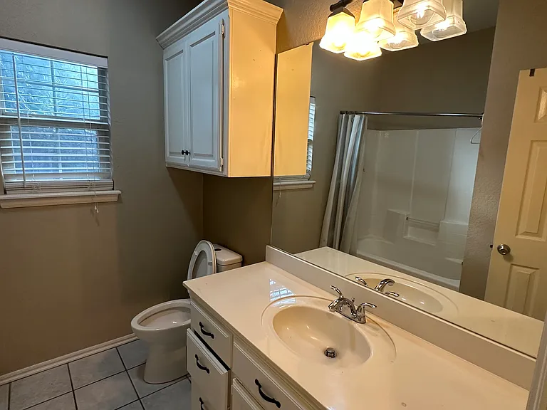 3901 Mayfair Dr — Photo 13