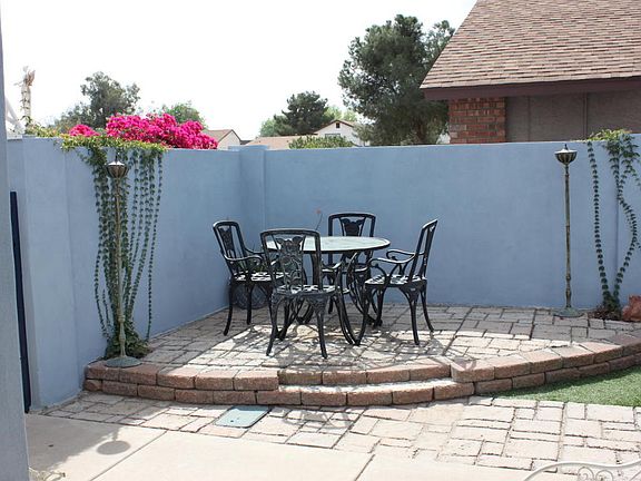 4th image of 520 N Ogden Cir