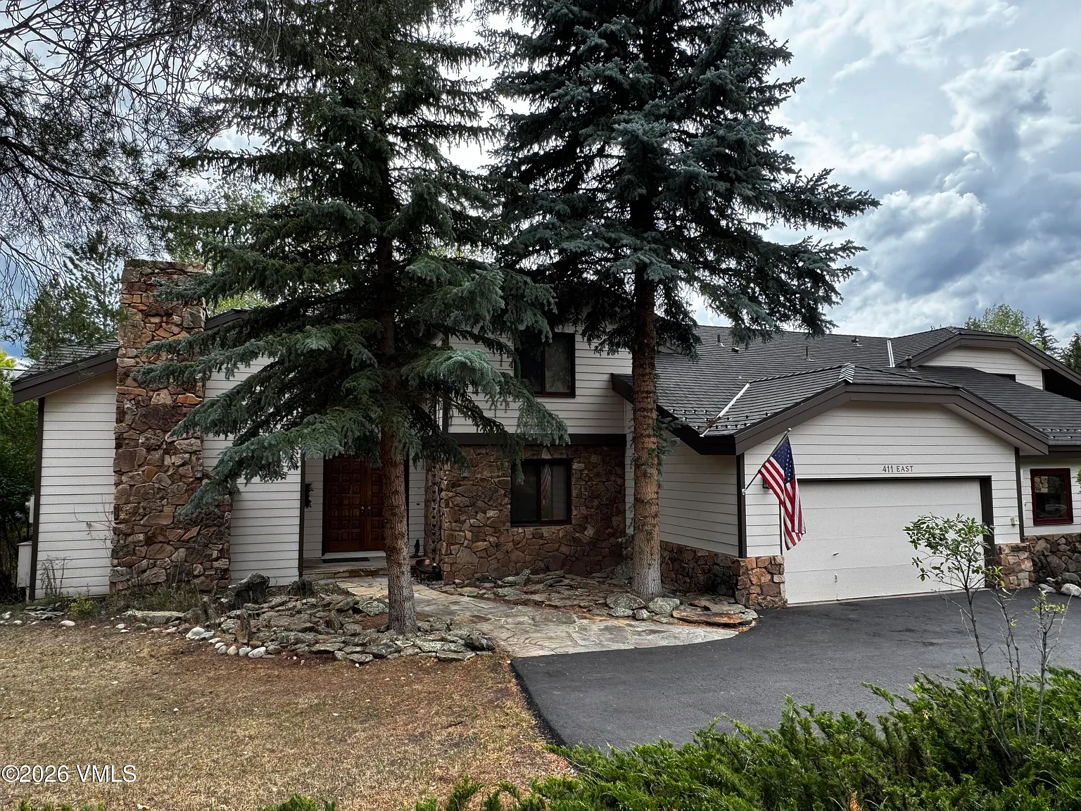 4 bed, 3.0 bath, 2340 sqft, $6,000 — Photo 2