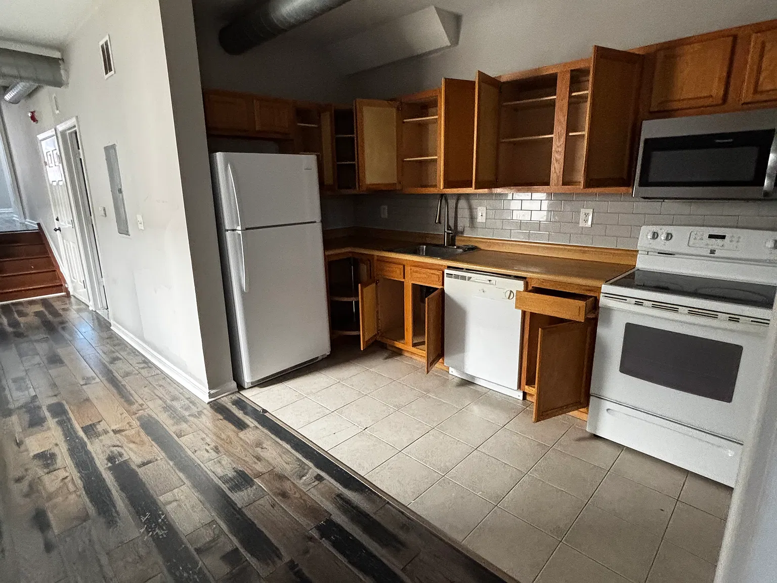1 bed, 750 sqft, $1,200 — Photo 3