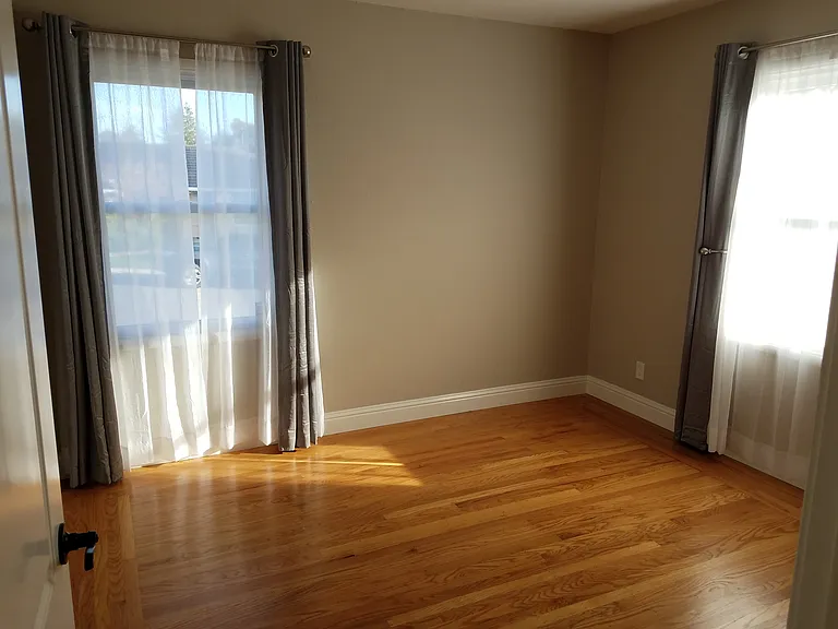 4380 Moreland Dr — Photo 6