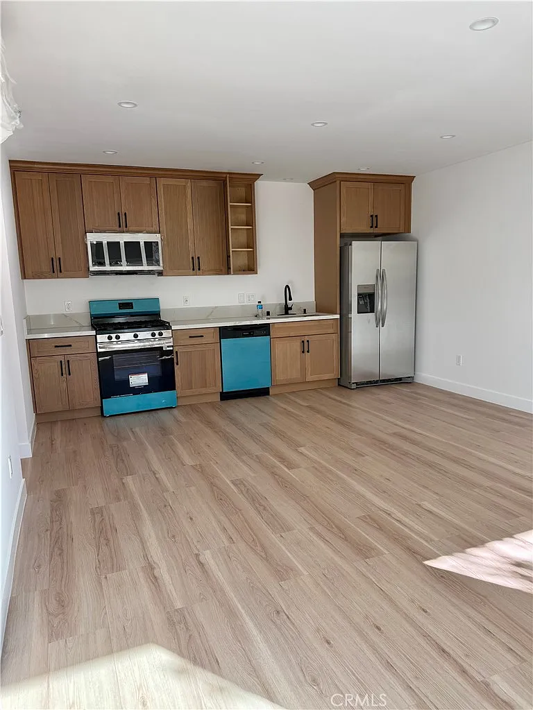 Photo 2 of 8 - 20407 Strathern St #20409 - Winnetka, CA Building Photo - 20407 Strathern St #20409