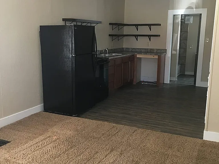 220 W Culton St — Photo 4
