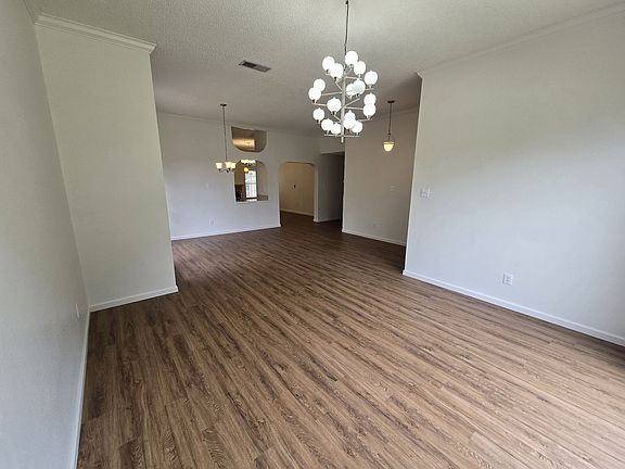 5th image of 4440 Carolina St