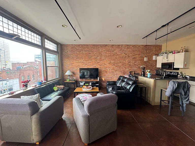 135 Washington St — Photo 10
