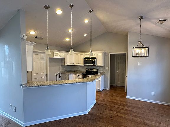 4th image of 311 Creekside Dr