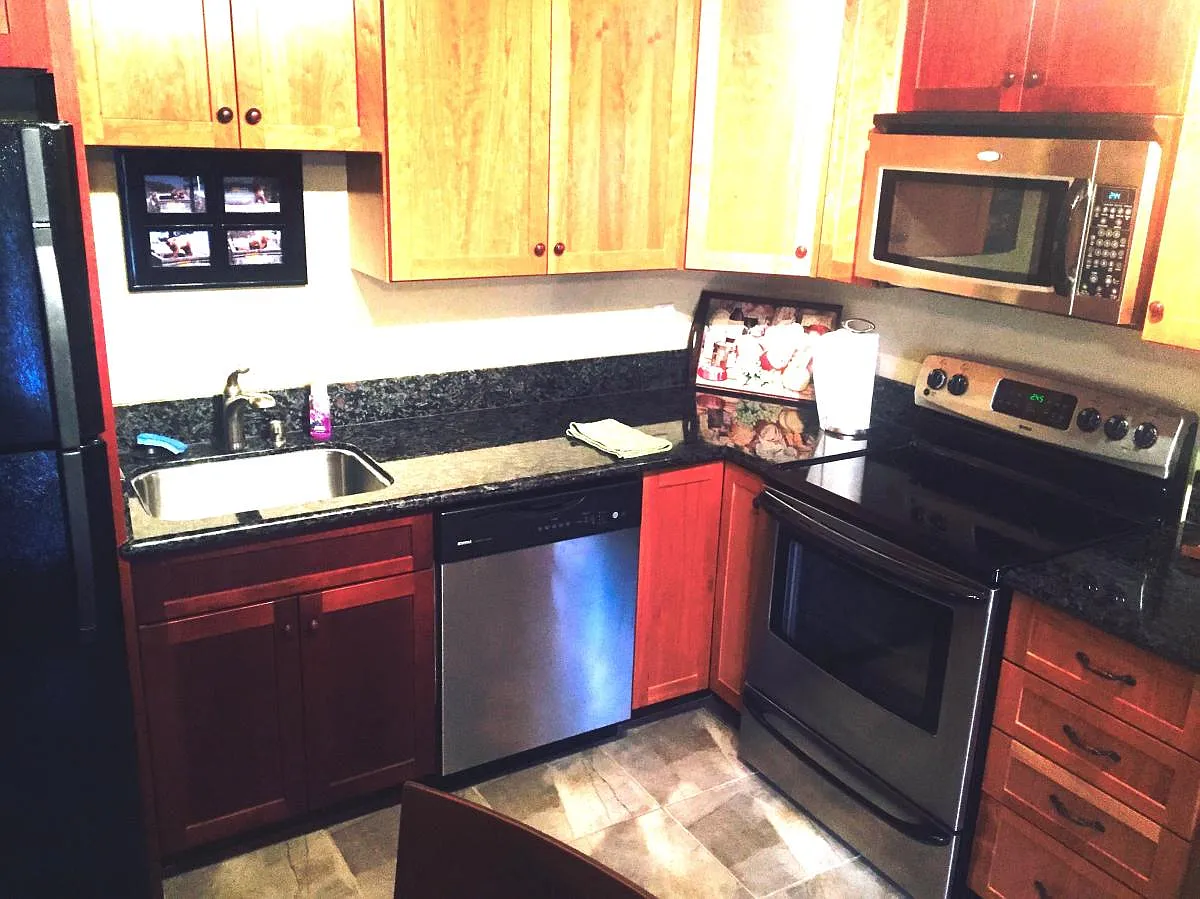2 bed, 864 sqft, $2,200 — Photo 2