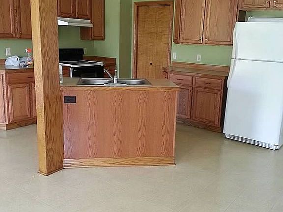 Pantry,stove,and refrig