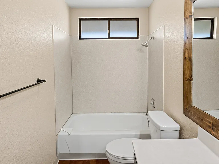 The Peppertree Apartments — Photo 8