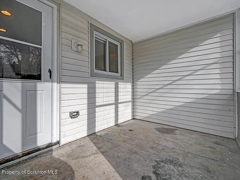 2725 Cedar Ave — Photo 9