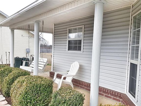 2nd image of 1200 Topaz Way
