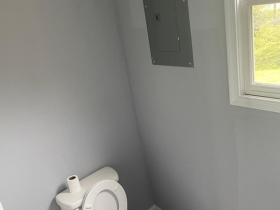 4th image of 323 Hinton St #A