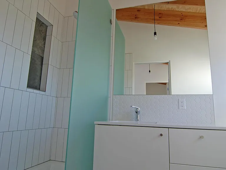 111 E Jason St — Photo 9