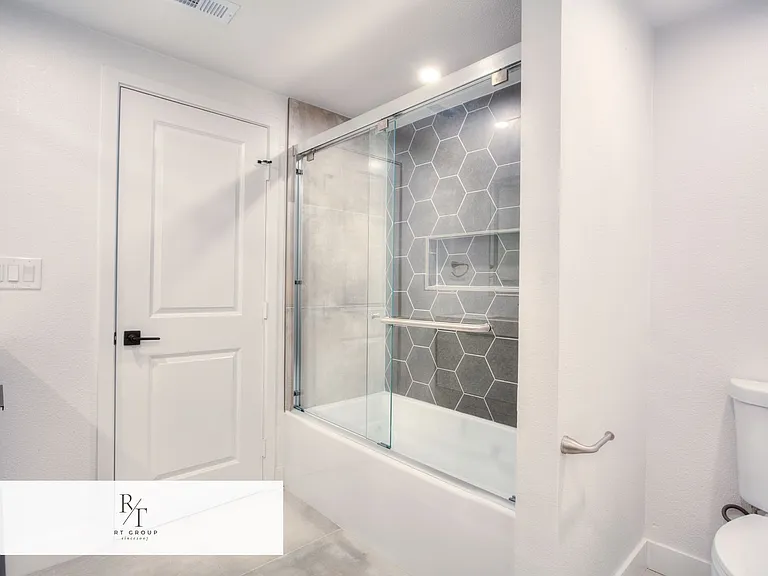 1032 S Golden West Ave #C — Photo 29