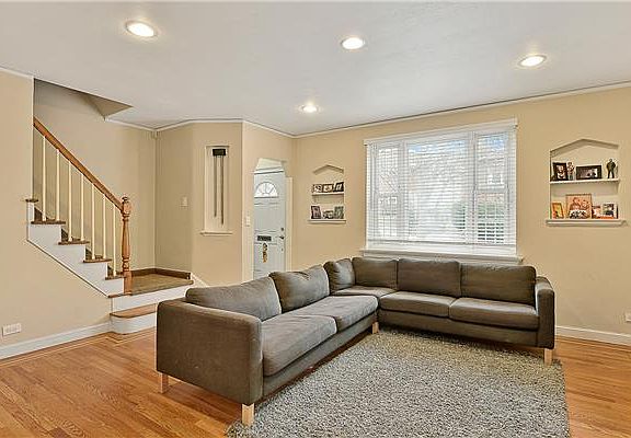 4th image of 6011 Huxley Ave
