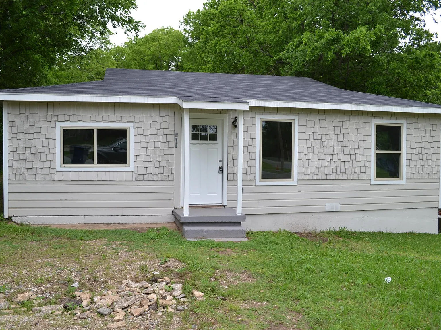 3 bed, 1260 sqft, $1,300 — Photo 2