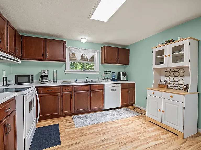 290 Thomas Cash Rd — Photo 17
