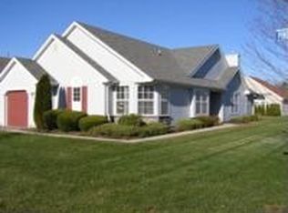 40 Pine Hollow Ln, Lakewood, NJ 08701