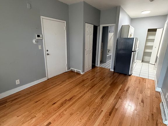 2nd image of 209 Greene St #B