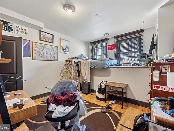 3rd image of 1707 Arlington St