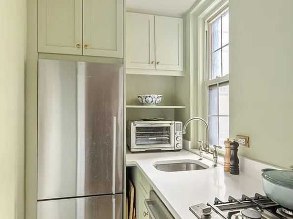 333 E 53rd St APT 5M, New York, NY 10022