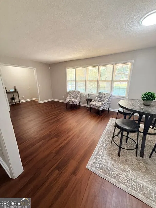 4 bed, 3.0 bath, 1619 sqft, $2,500 — Photo 2