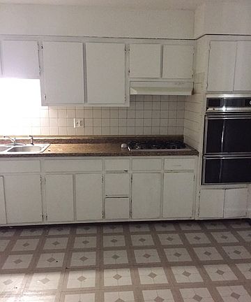5th image of 7855 S Coles Ave