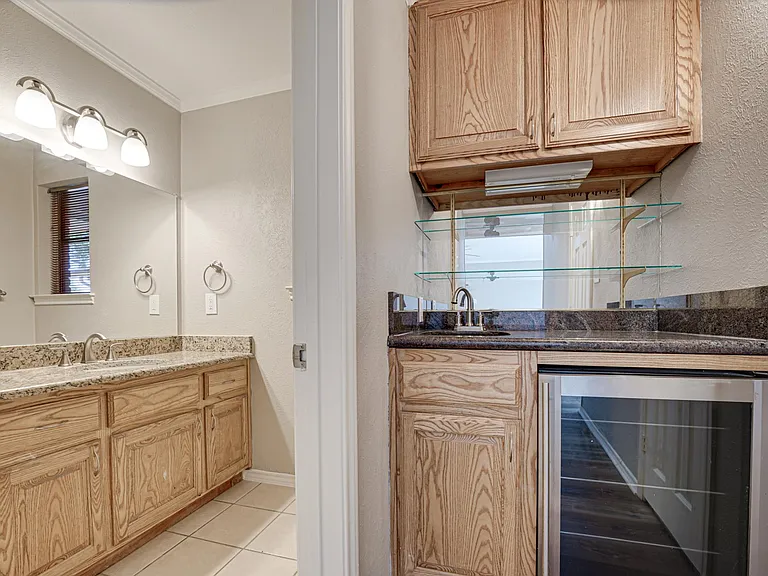 Wetbar with wine refrigerator
