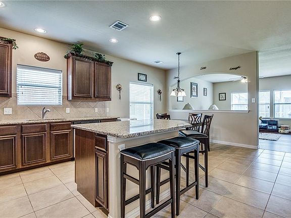 4th image of 2624 Frances Ln