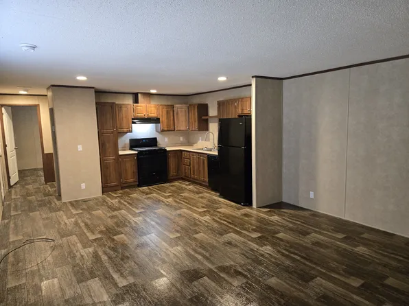 132 Gregory Dr, Pendleton, IN 46064