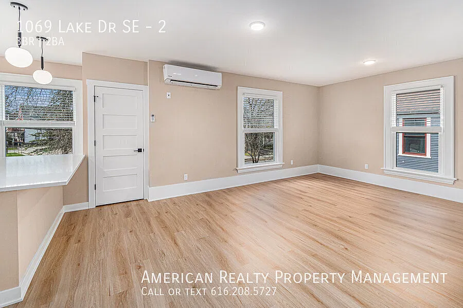 3 bed, 975 sqft, $2,600 — Photo 2