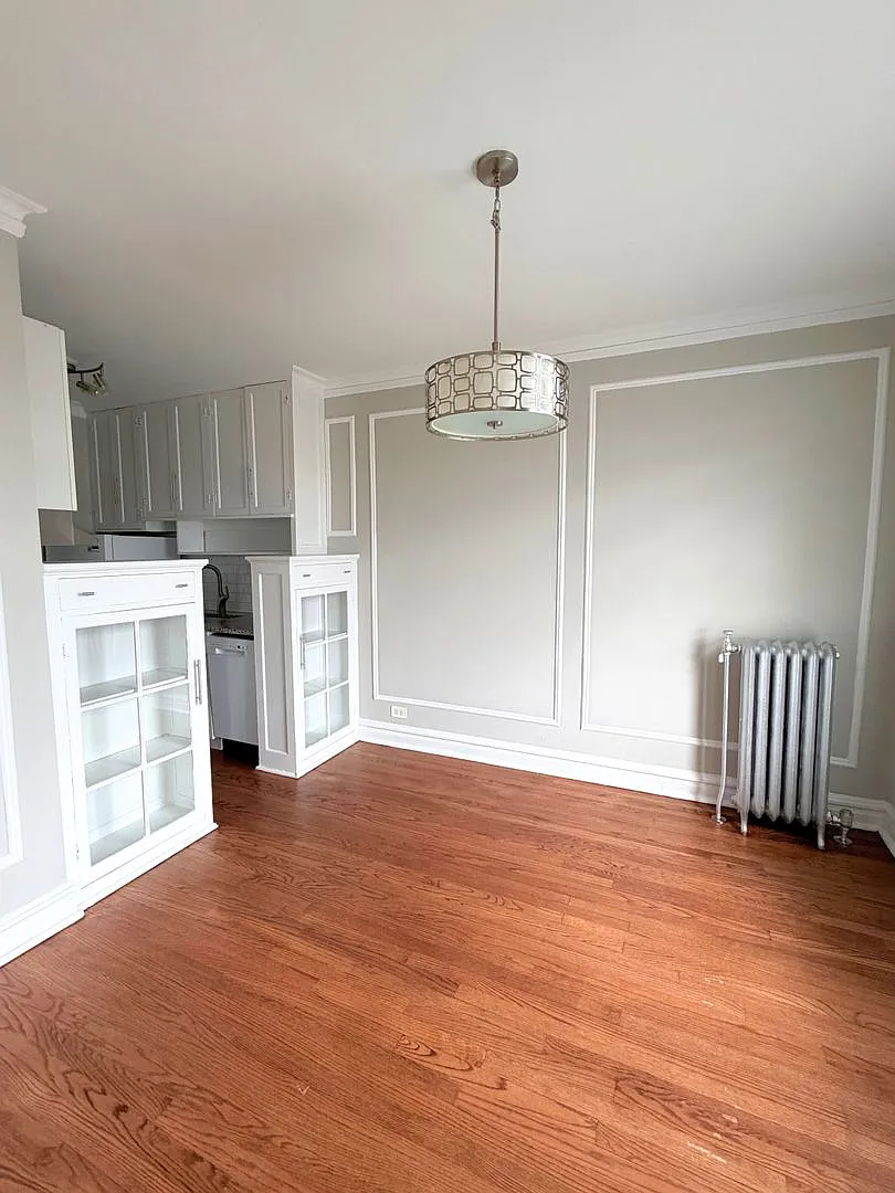 Edgewater Studio with Heat & Cooking Gas Included ~ No Security Deposit ~ Cat Friendly! — Photo 3
