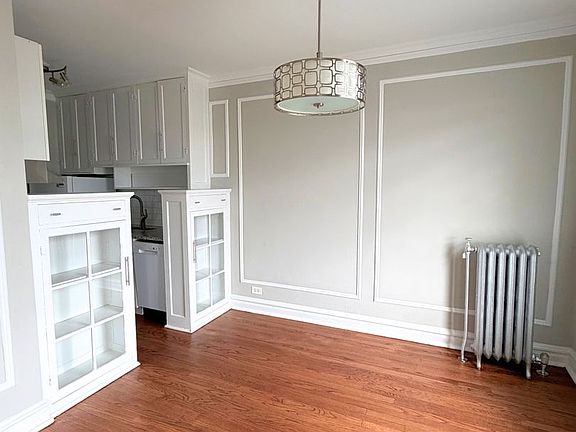 3rd image of 6226 N Clark St #3F