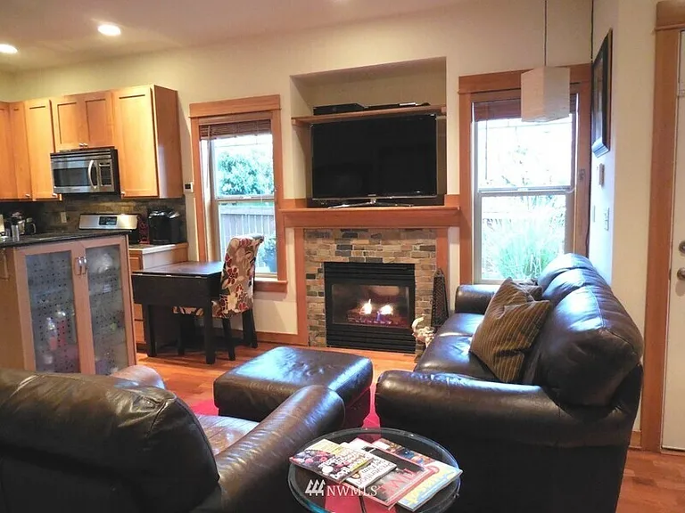 1702 E Columbia St — Photo 5