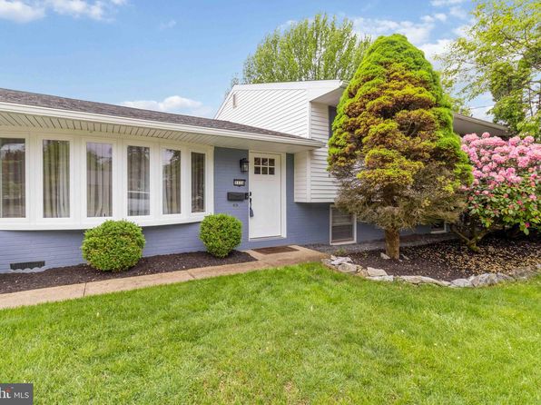1114 Charles St, Mechanicsburg, PA 17055