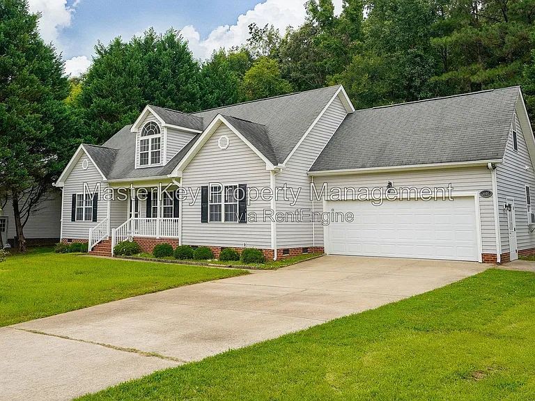 1008 Knighthood Ln — Photo 2