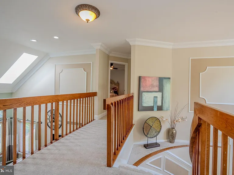 61 Amherst Way — Photo 41