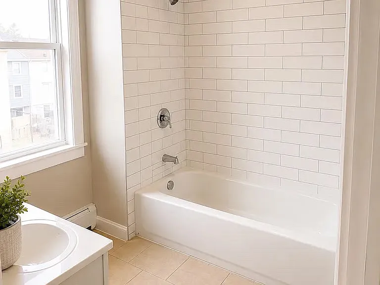 3 bed, $2,200 — Photo 4