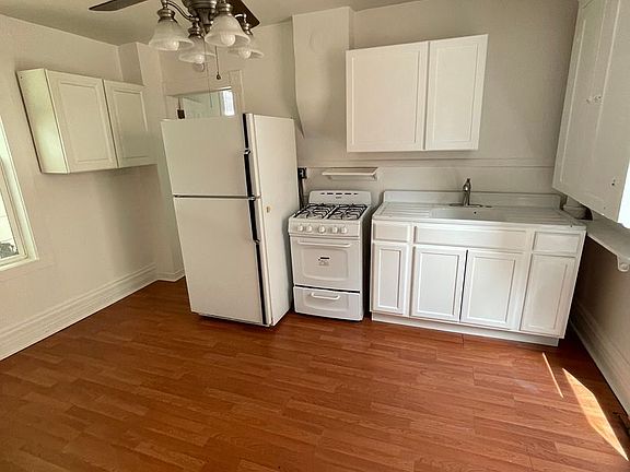 3rd image of 729 Blake Ave