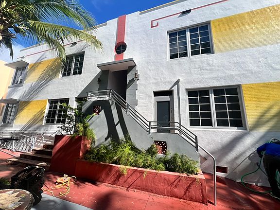5th image of 610 Jefferson Ave APT 4