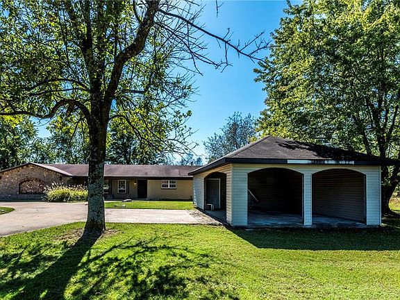 2nd image of 2203 Meadowbrook Dr